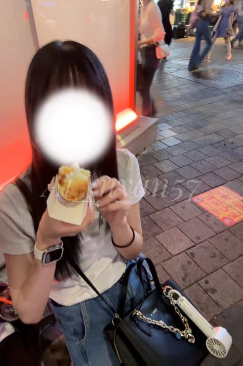 初韓国🇰🇷✈️

明洞の屋台、超楽しかった〜🥹♡
美味しいものも可愛いものも沢山で、凄く好きな国になった🫶🏻

眉アート