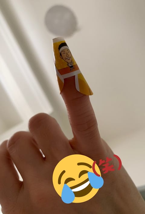爪が割れた😭
剥がれた😭
友達がくれたお笑いバンソコが
やっと使えた笑笑😆

今日はネイルの日
不幸中の幸✨

20:0