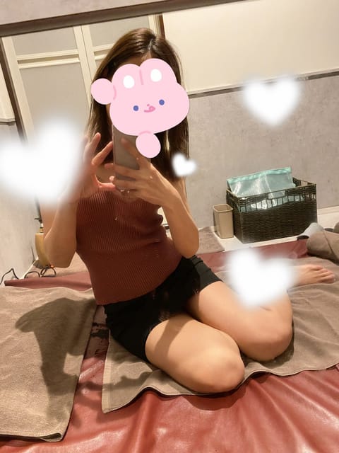 今日も出勤してます🌻
昨日スーパーで今年初！スイカを見ました🤭🍉
暑くなってきたから食べたい🩷
昨日は買わなかったけど
