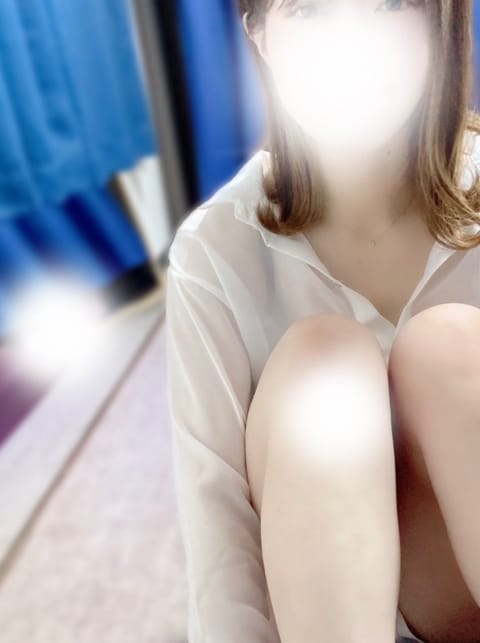 おはようございます☀︎
良い天気だ〜☺️

本日13:00-18:00出勤します🫶
最終受付16:30となります🫧

会