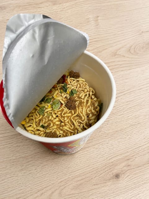 昨日本指名様とカップラーメンの
お話して、食べたくなったけど夜中だから耐えたのに、さっき食べた🍜
出勤前のご飯チャージ🌟