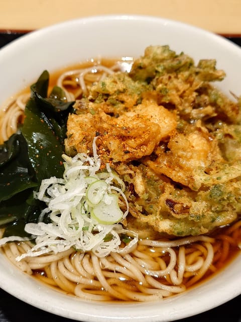 よく食べる駅ナカの
立ち食い蕎麦やさん🍜
寒い日は温まる♨️🩷
みんなは、蕎麦orうどん
どっち派かなー？