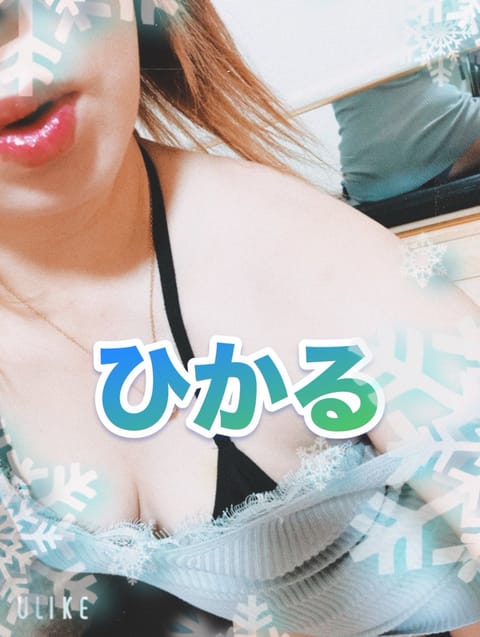 おはようございます☀️
寒すぎると思ったらまさかの雪⛄️

みんな通勤気をつけて
明日は祝日😄
明日短めの時間ですが10