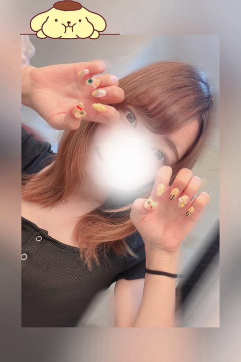 ぽっぽっぽぽむぽむ🎶
って口ずさみながら外でたら
人がいました。
だいぶ気まずい。

ポムポムプリン可愛すぎて
ほんまに