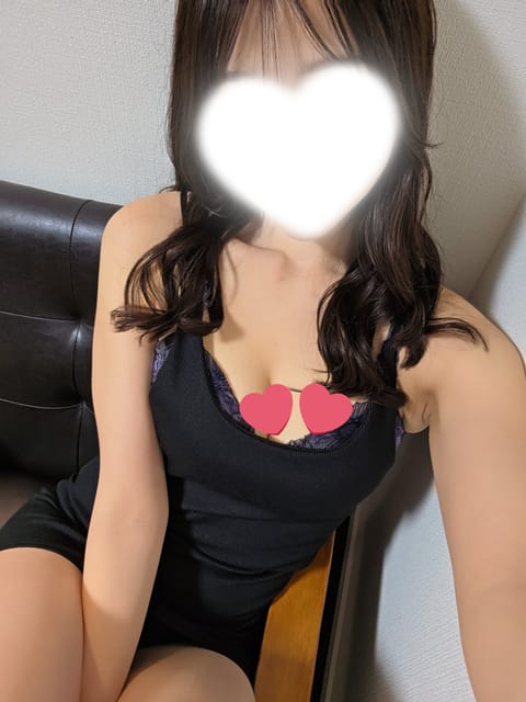 そーいえばゆり髪の毛切って暗く染めたんだよー🐰︎🤍
可愛くなったか見に来てほしいなあ🌷🐝