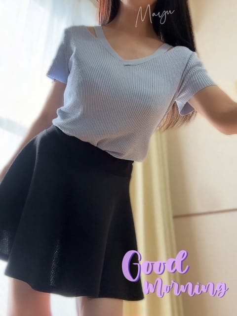 おはようございます♪

まだまだ残暑が厳しいですが

なんとなく深い色の
お洋服を選んでいる
自分に気が付きました

カ