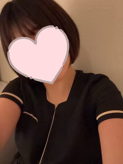 8月初出勤〜〜！
お店に近くにコーヒー屋さんが今日オープンしたらしい😳✨️
買おうかなと思ったらかなり待ってる様子だった