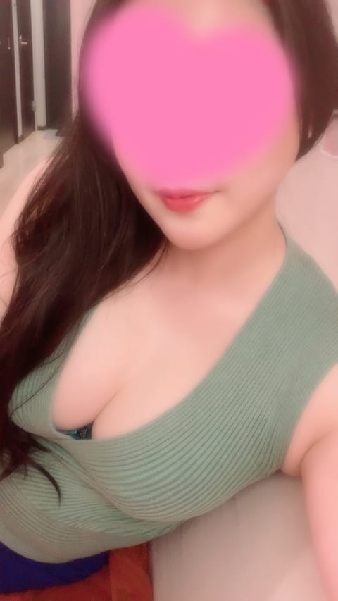 こんにちは🫶

昨日は完売ありがとうございました🙌
「施術が前よりうまくなってる！」
と言っていただけて😭✨
ものすごく