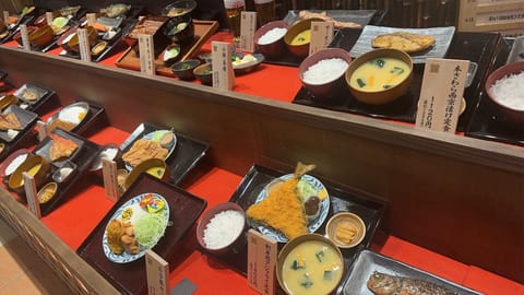 しんぱち食堂🐟

焼ハラミの脂がたまらーん🩷

ビール￥175で飲めるから最高🥳