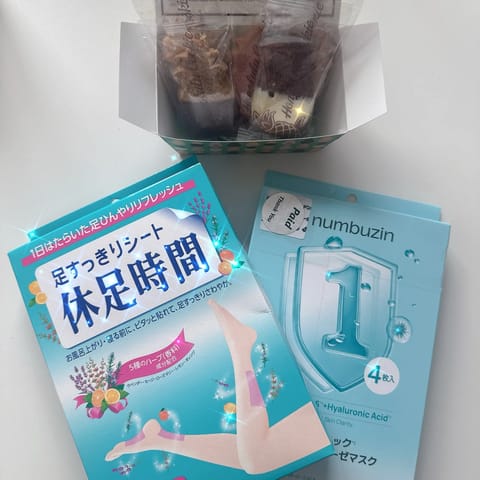 ハワイのお土産とケアグッズ🧖🏻‍♀️✨
いつもありがとう〜〜
(写真のセンスなくてごめん)

本日お休みです(՞  . 