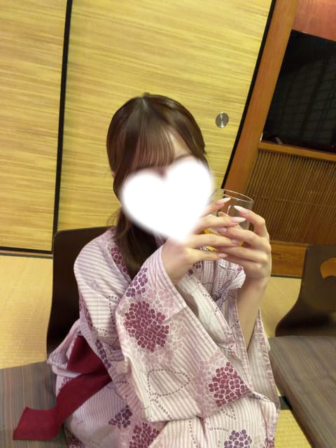 今日12:00-20:30
長めの時間でいるよ〜💭🫶🏻

13:50から🈳あるので
お部屋涼しくしてまってるね♡