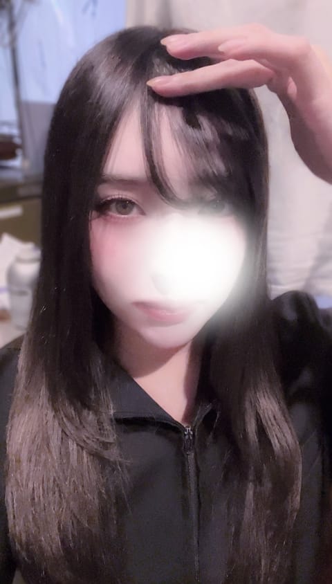 こんばんは。
先日、美容院で初めて縮毛矯正を体験しました。約4時間半座っていたので途中眠たくなったり、お尻が痛くなったり