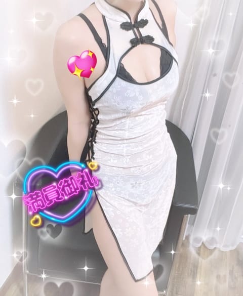 あけましておめでとうございます♪
今年も宜しくお願いします😌🩵

実家に帰省中もセラピーしてます！
セクシーチャイナ服着