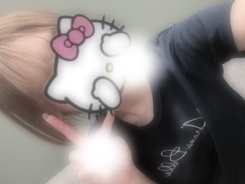 昨日は🈵枠ありがとうございました✨
本日は15:00〜23:00です！

今日は珍しく髪の毛結んでみたよん💕