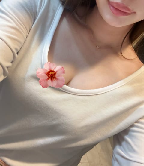本日もよろしくお願いします🤍

ご予約ありがとうございますゎ-ぃ!!🙌🏻
今日もがんばるぞーー✌🏻 -🩵

14：10〜