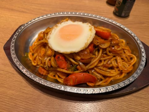 お昼の時間にこんにちは🍴︎︎⟡.·
銀座ライオンのナポリタン🍝時々懐かしい味が食べたくなるんですよね。ほっこり気分♪

