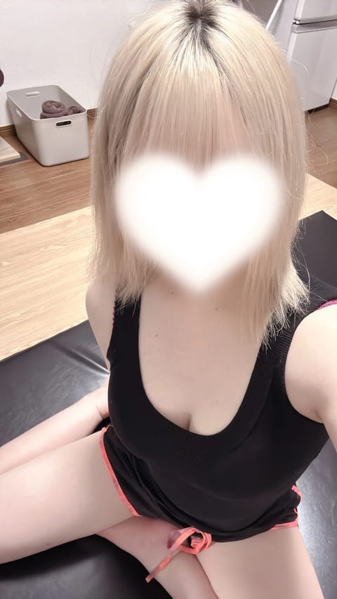 こんばんはー！！！

今日とっても暖かくて過ごしやすかった☀️💞おやすみ予定だったけど気分良くて出勤しちゃいました😇✨
