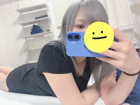 こんにちは🌞

本日出勤しました！
新しいお部屋でるんるんです🎶
19時までいるので癒されに来てくださいねー🙋🏼‍♀️