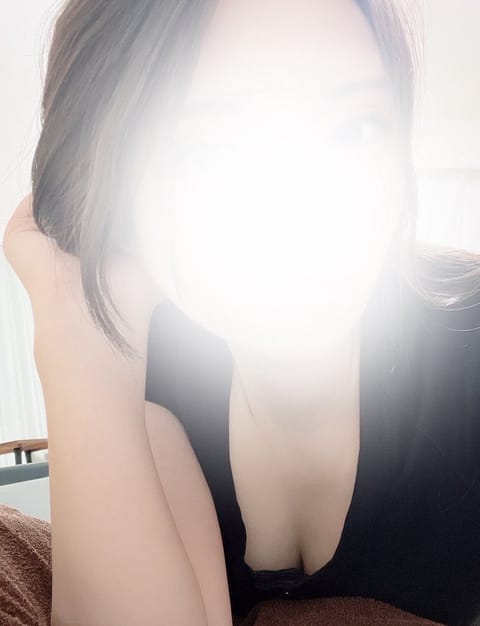 冬月しろはです❤️‍🔥
北千住、ささやきに入店いたしました✴︎
これからよろしくお願いします。
精一杯の癒しをお届けでき
