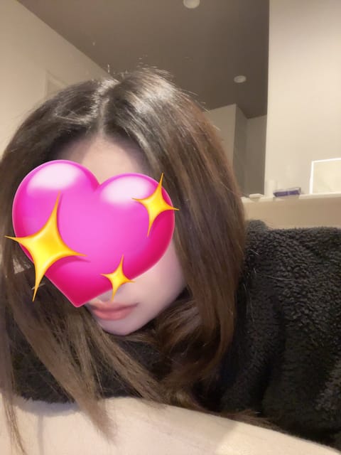 00:00までいます♡

寝坊して髪ボサボサ〜、、、🫣