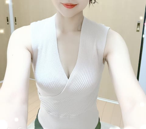 一昨日初出勤しました✨
とっても緊張しました😅
ご指名頂いたお客様ありがとうございました♪
施術、もっともっと腕を磨いて