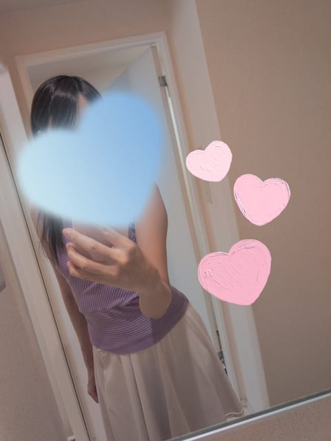 こんばんは🌃明日から連休になりますね✨️
明日(土)12時〜18時です☺️

今月は昼職が多忙期となり出勤が明日とあと1