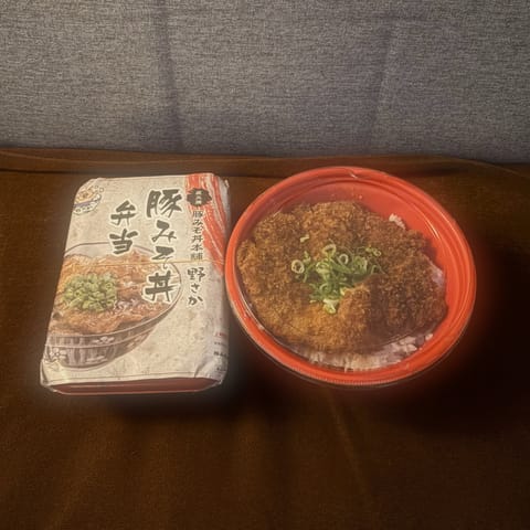 今日も暑い中来てくれてありがとう🥵❣️

豚みそ丼、前と違うので美味しいのあるよ〜って聞いてたから食べれて嬉しいよ𐔌՞•
