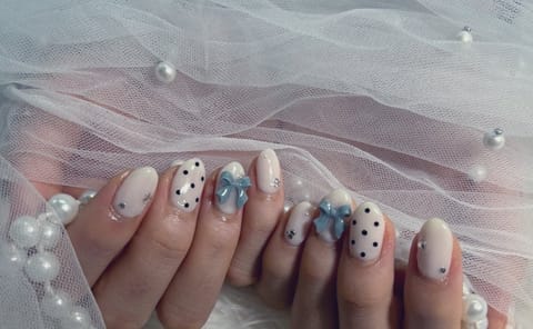 日暮里🫒入室しました💕
-22:00です🐈‍⬛

お誘いお待ちしております♡

ネイル変えて、爪先を少し尖らせた！
これ