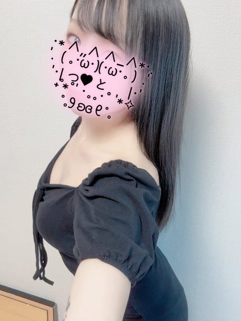 初めまして🌈ᵕ̈*
一ノ瀬 ももです❕
メンエス未経験ですが精一杯頑張ります🐥

❏低身長👶🏻アイドル系🎤🎧
❏性格/明