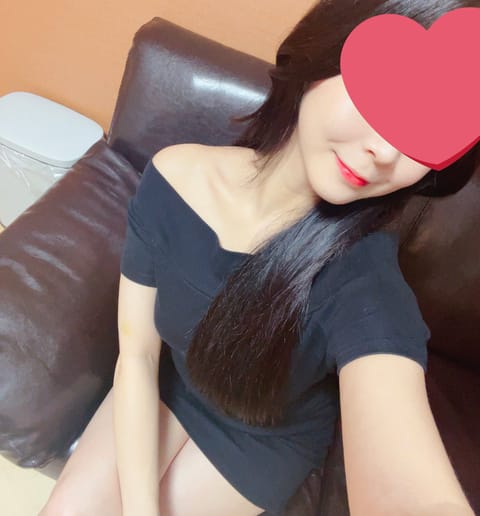 こんばんは(  ˃ ᵕ ˂  )佐伯です🤍
10月２回目の出勤🫡❤️

本日も17-22:30まで出勤してます！🌟

ご