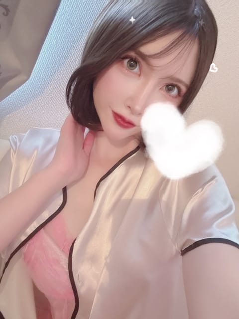 本日13:00～21:00新宿店出勤してます🤍
来るとき雪降ってたけど晴れてきてよかった🥺空きあるのでご予約お待ちしてま
