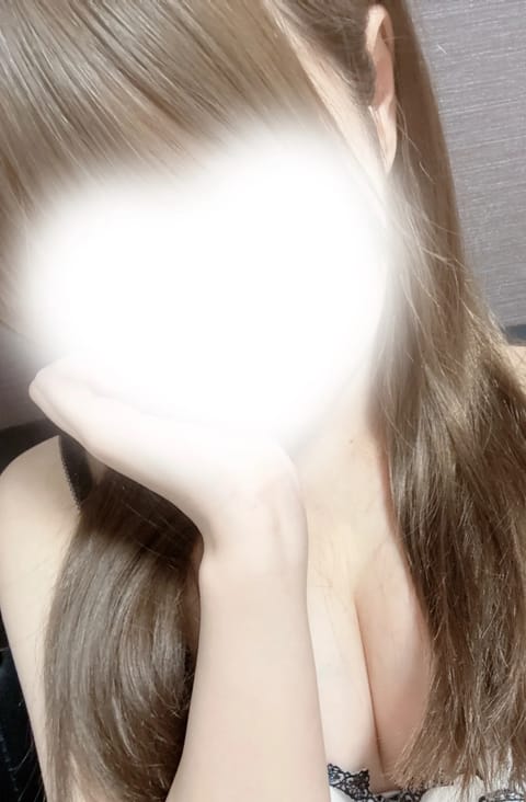 最近むちむちになってきちゃった…😢
出勤しました♡18:00までです♡