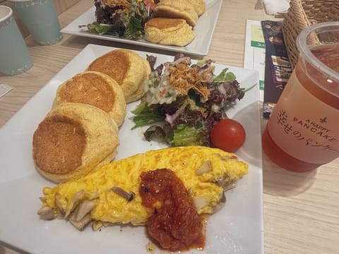 こんにちは🌞かすみです

お昼に、おともだちと
パンケーキ食べてきた〜🥞

大宮います🪽ALTみてね🫶🏻
