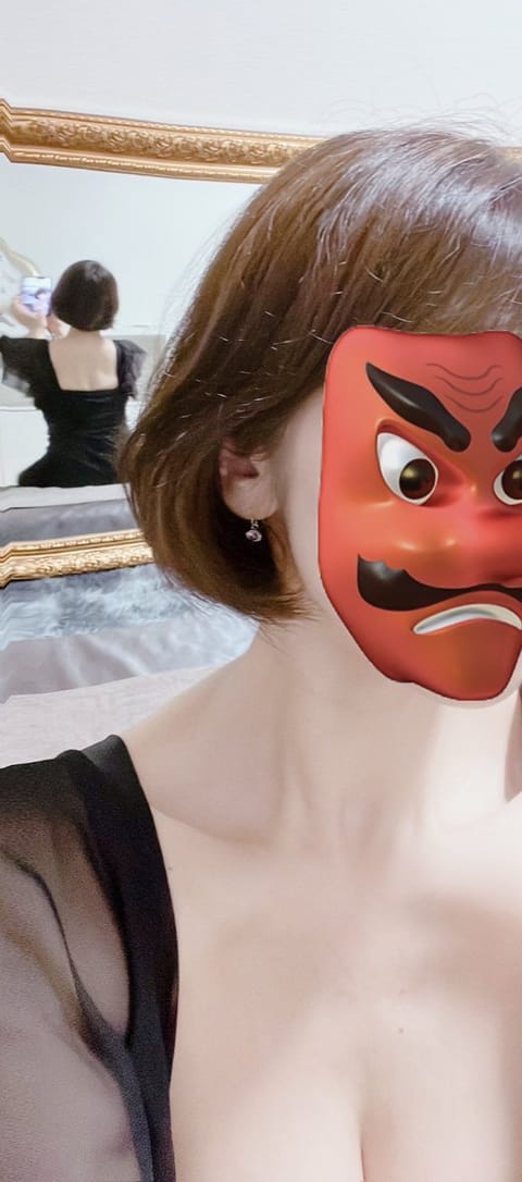 鬼滅ガチ勢の友人がチケット取ってくれたおかけで公開初日朝いちの上映観れました！
平日朝8時だと言うのにロビーにはすでに大