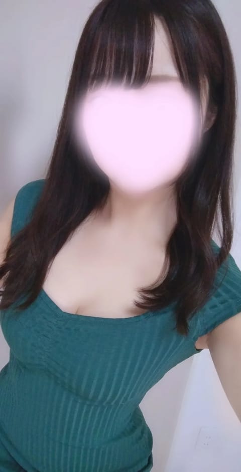 前髪を短くしすぎたと思ったけど写真を撮ったら見慣れた姿が(笑)
自分では若々しくなったと思ってます😳

そんな絶妙にイメ