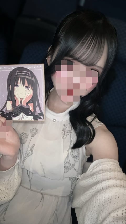 ひなみさん Twitterへたすぎる
2ヶ月以上動いてないᐢ ᴗ ‧̫ ᴗ ᐢ
最近は好きなアニメの映画みにいったよ〜！
