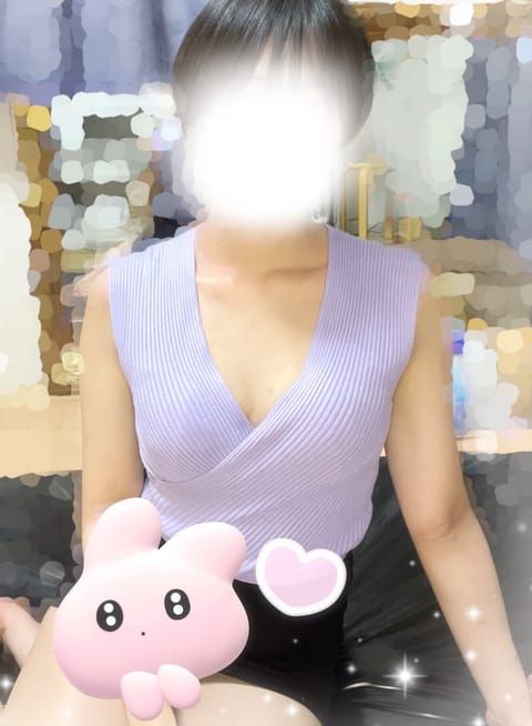 本日、一花出勤してます🫶
GWお休みだった方もそうじゃない方も、
ここらで一旦癒されませんか〜🥺？