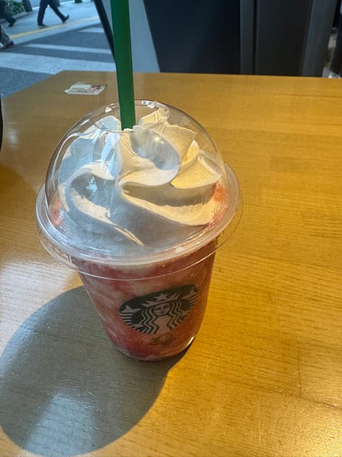 この間久しぶりにアンケートレシート出てせっかくやからフラペチーノにしようと頼んだものの最後コーヒー飲んでかえった😂