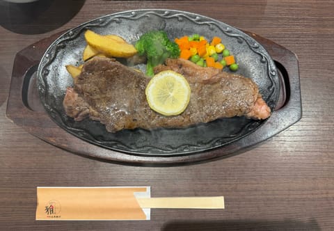 今日用事のついでに近くにあったステーキ屋さんによったの!!超おいしかった😻