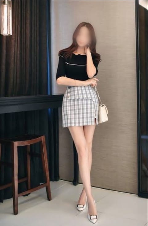 本日21:00〜から事前予約よりスタートです💗
残り枠僅かですが是非お会いしましょうう！
