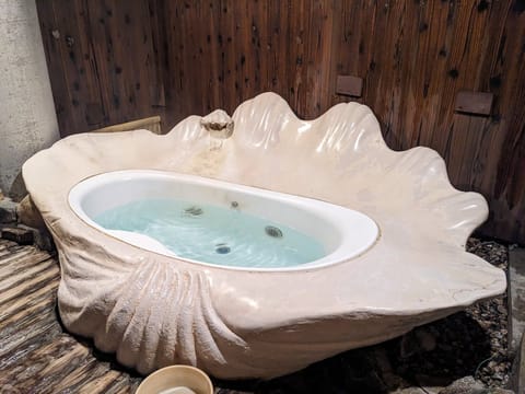 2連泊でお世話になったホテル🏨
湯巡りもできて、無料の貸切風呂も5箇所！中には24時間入れる野天風呂もあり、お風呂重視の