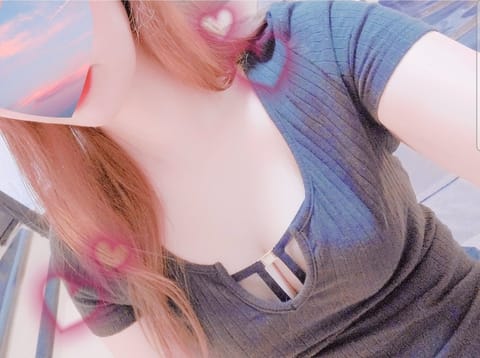 こんばんは💕春日です🌷

本日は錦糸町のお部屋で23時までお待ちしてます🐰

小雨が降っているので気をつけてきてください