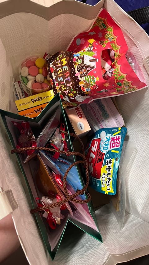 🈵枠ありがとうございます😣🩷
12月はテストないから毎週出勤します！！私の高い体温でいっぱいあっためますね🫶🏼

ご本指