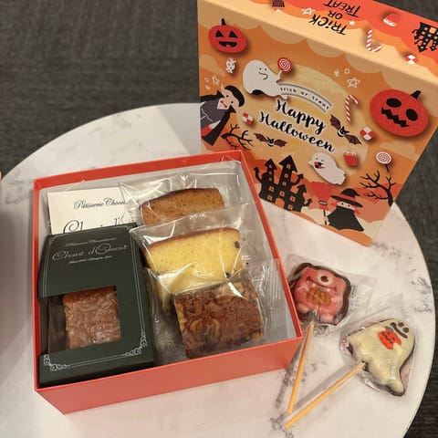 昨日と今日、ありがとう〜🎃💖

トリックオアトリート！！

なんて言ってないけど、お菓子をいただきました😭🎶

可愛い😍