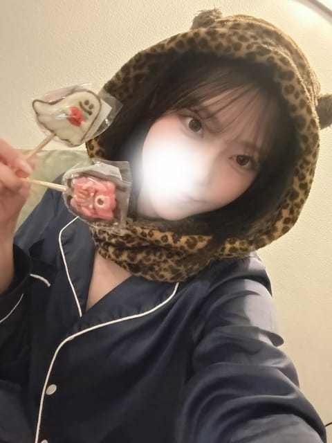 昨日と今日、ありがとう〜🎃💖

トリックオアトリート！！

なんて言ってないけど、お菓子をいただきました😭🎶

可愛い😍