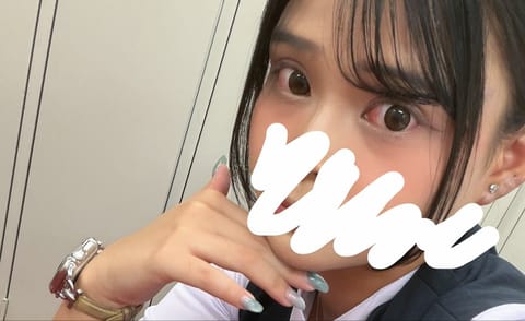 休憩中に撮った写真📸

この後自分でも予想外に勝手に大泣きして不安が爆発的にきた

目が真っ赤っか
