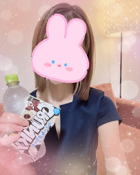 『ご飯どうしてるの？』ってよく聞かれます（笑）
合間にいただいたお菓子摘んだり..😋
気にかけてくださりありがとうござい