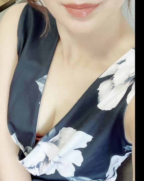 おはようございます☀
本日15:30から金山に出勤します😊
早いお時間がまだ空きがありますのでご予約お待ちしております😘
