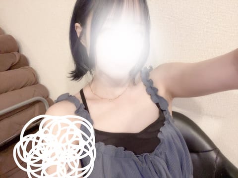 美容院いってきたよ~

黒じゃなくてめっちゃ青なんだ~🌷´-
色落ち楽しみ~⸜(* ॑꒳ ॑* )⸝

華金たのしもう.