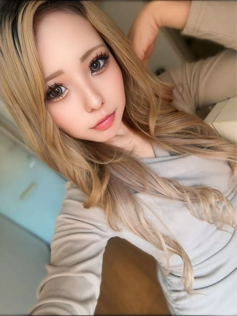 本日急遽13時〜20時出勤になりました✨✨

いつもより少し時間長めにいるからお仕事終わりの方もお待ちしてます🌟🌟

D